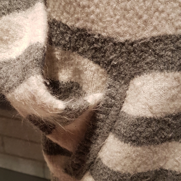 Smart Set Striped V-Neck Hoodie Sweater - Picture 4 of 4